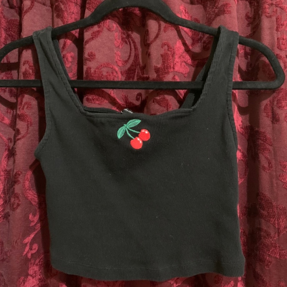 Cherry crop top 🍒